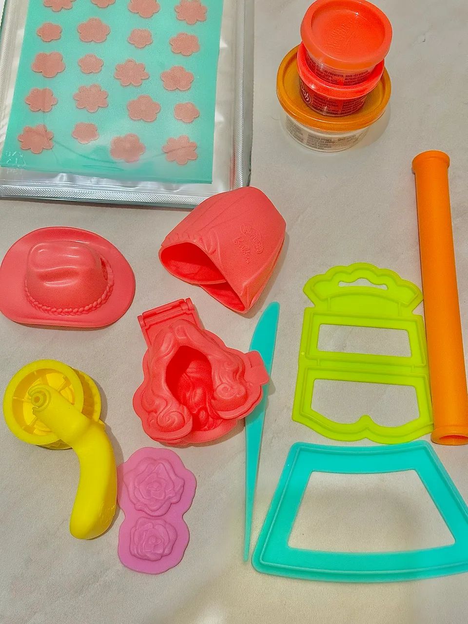 Kit boneca barbie play doh nunca usado - Foto 3