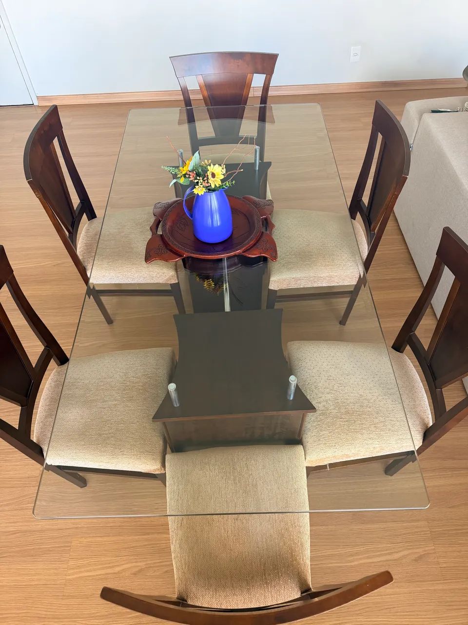 Mesa de jantar com tampo de vidro + 6 cadeiras - excelente conjunto