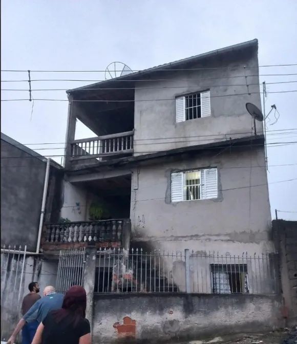 SOBRADO 3 ANDARES - FERRAZ DE VASCONCELOS