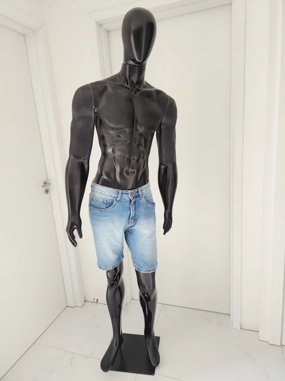 Manequim masculino CORPO INTEIRO (PRETO)