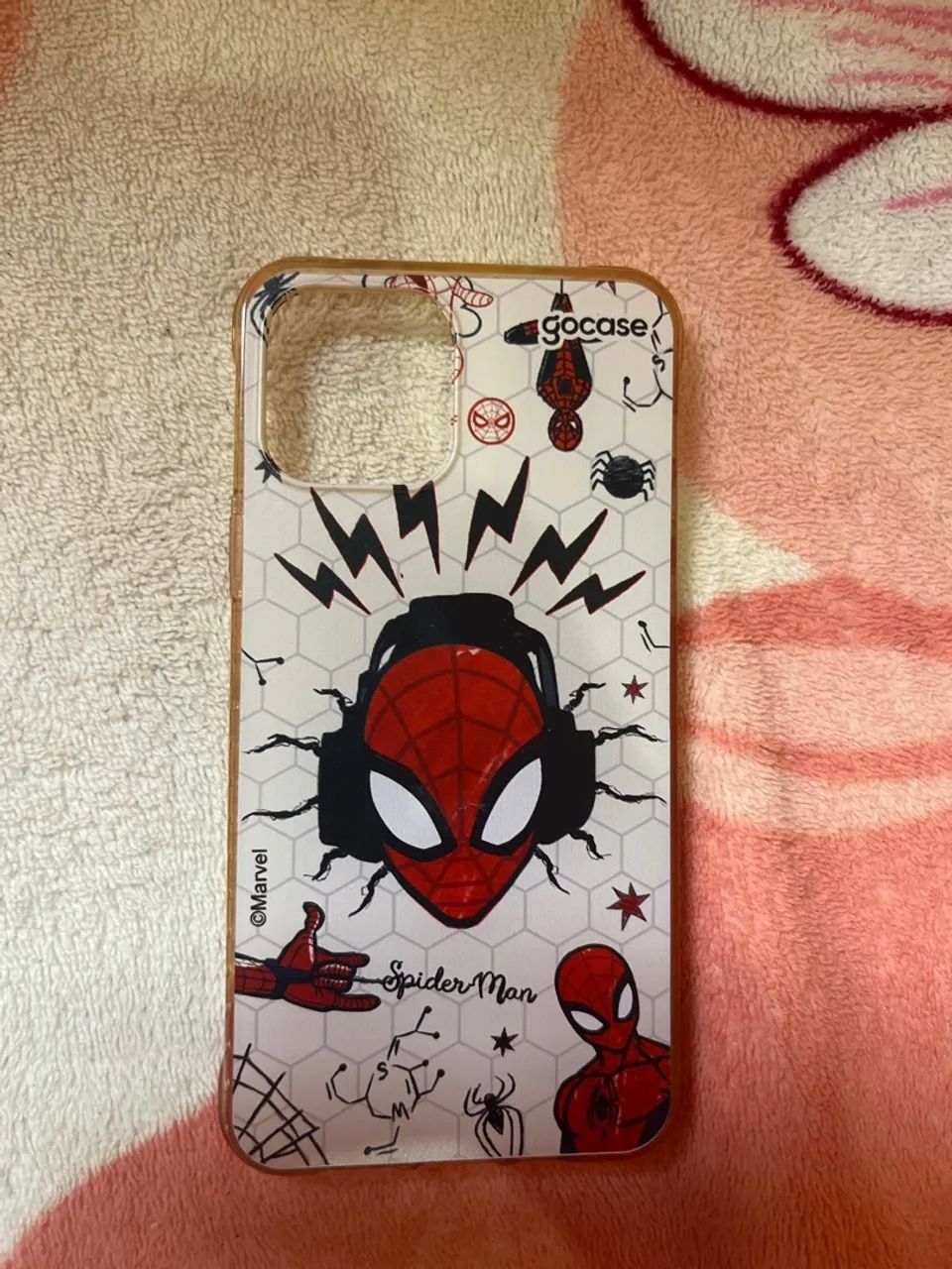 Duas capinhas originais da GoCase para iPhone 12, bem conservadas e pouco usadas! 