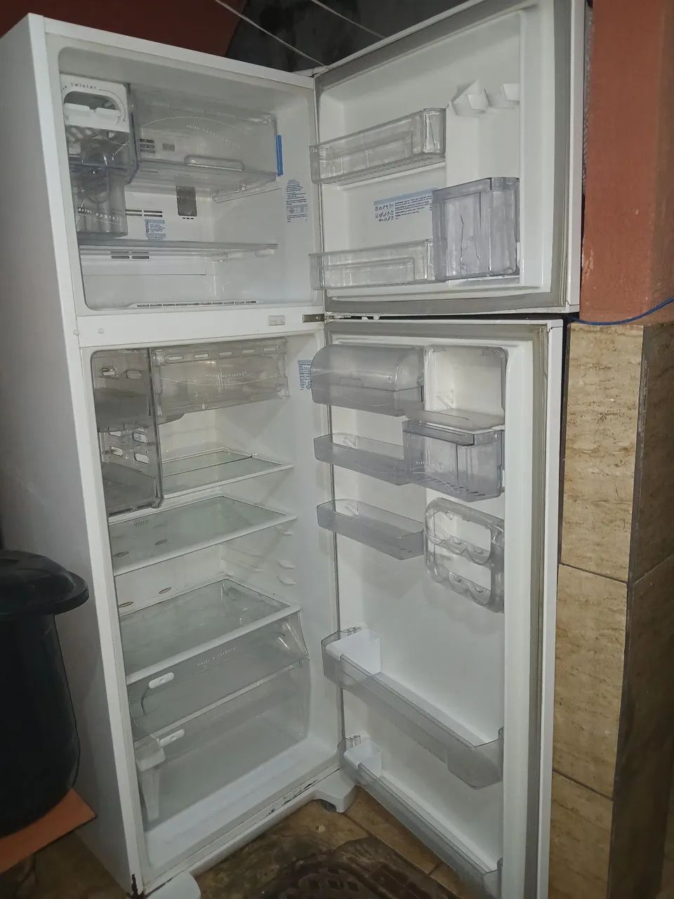 Vende-se uma geladeira Eletrolux - Foto 4