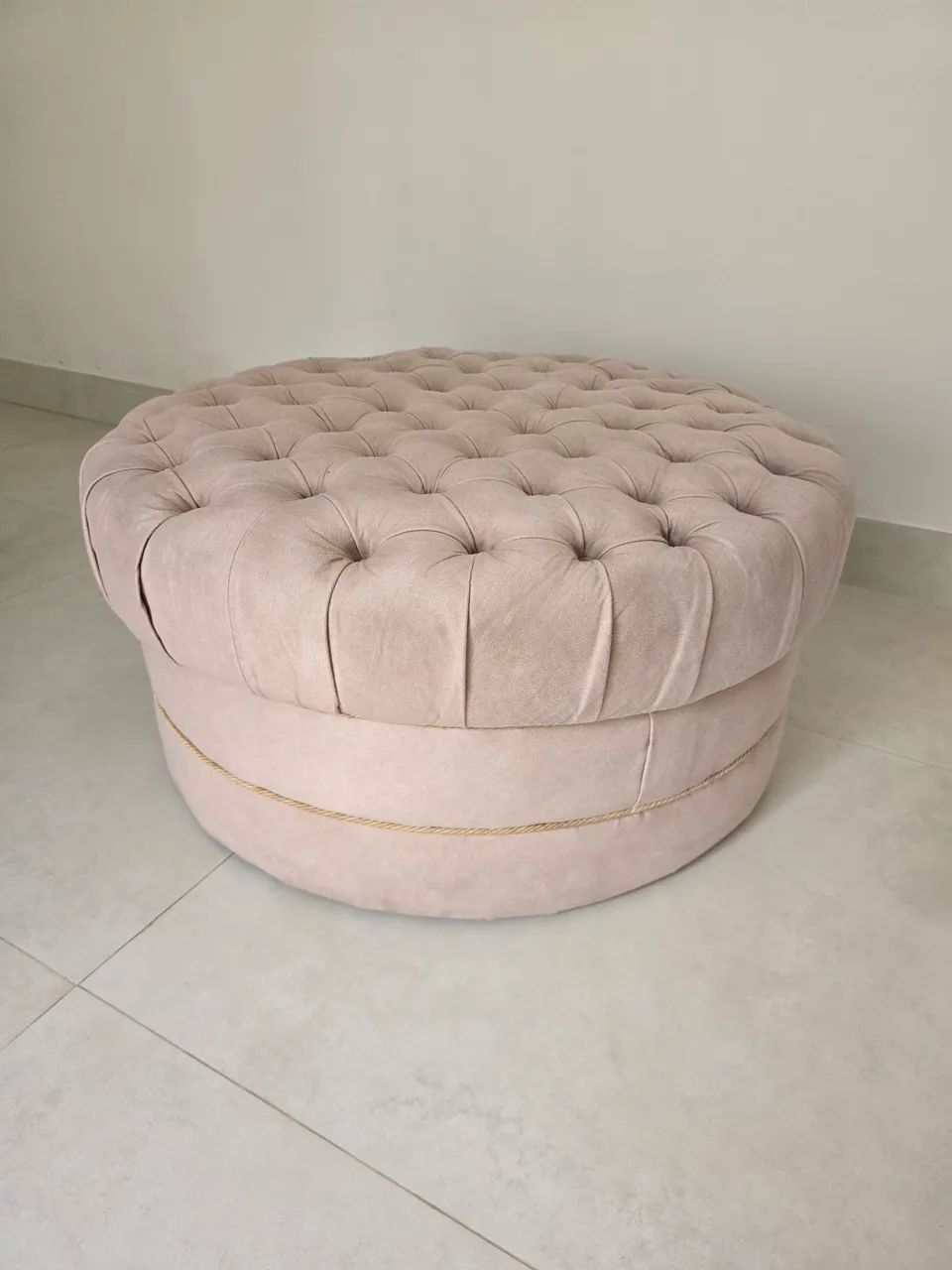 Vendo lindo puff, em captone