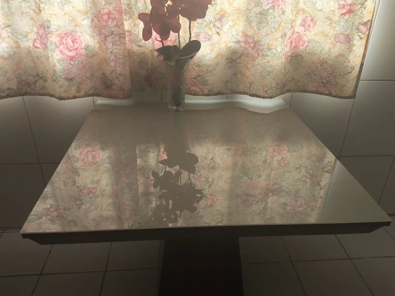 Mesa de madeira em vidro nova - Foto 4