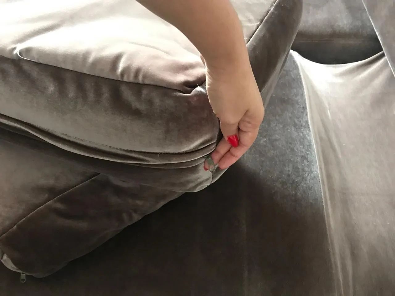 Sofá Retrátil Sofá-Cama LARSOPPING em Veludo - Impecável! - Foto 3