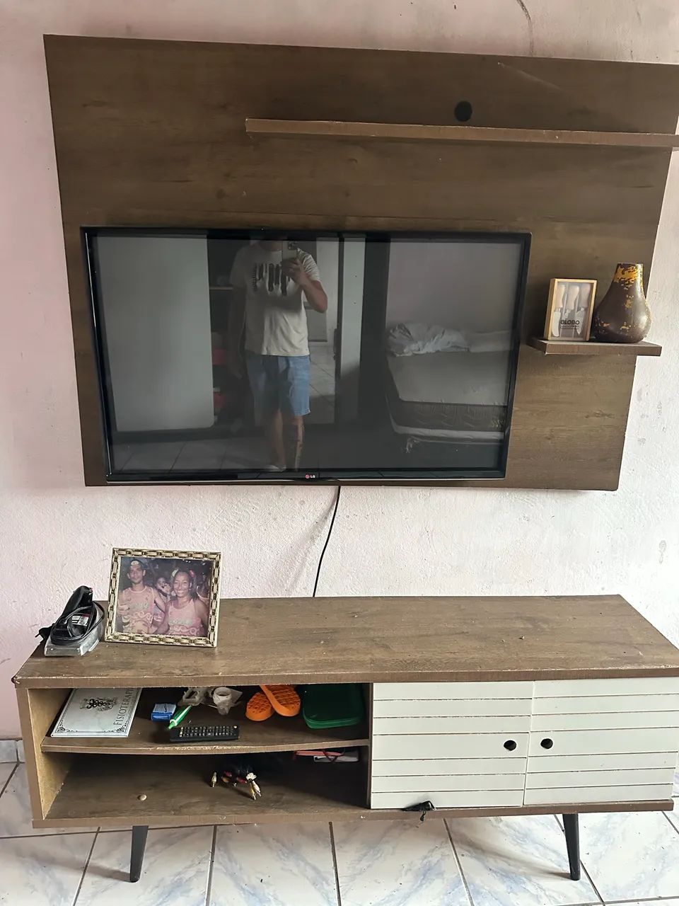 Rack mais painel de madeira