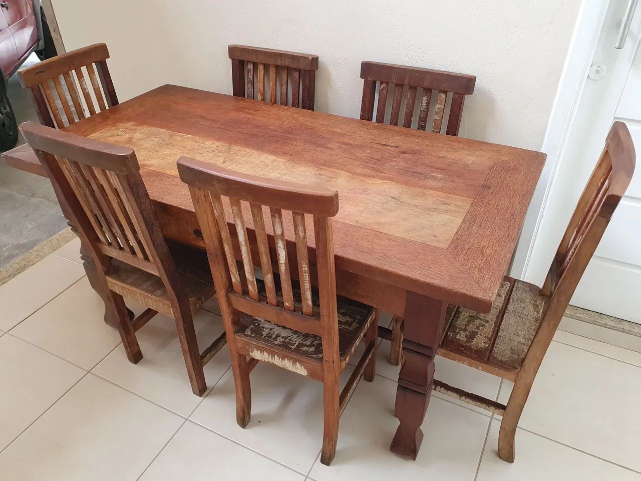 Mesa com 1 gaveta e 6 cadeiras de madeira demolição  - Foto 4