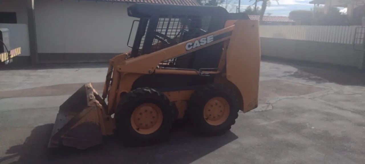 Mini carregadeira Case