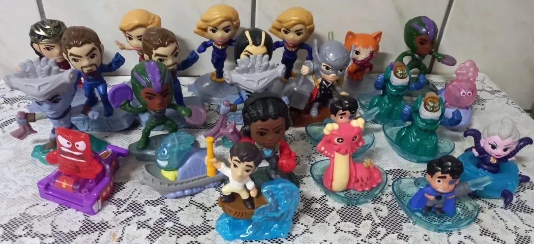 Lote com 24 brinquedos colecionáveis MC Donalds