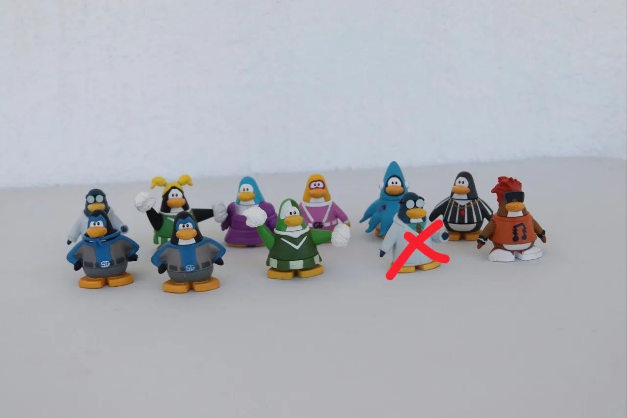 Bonecos Club Penguin Disney