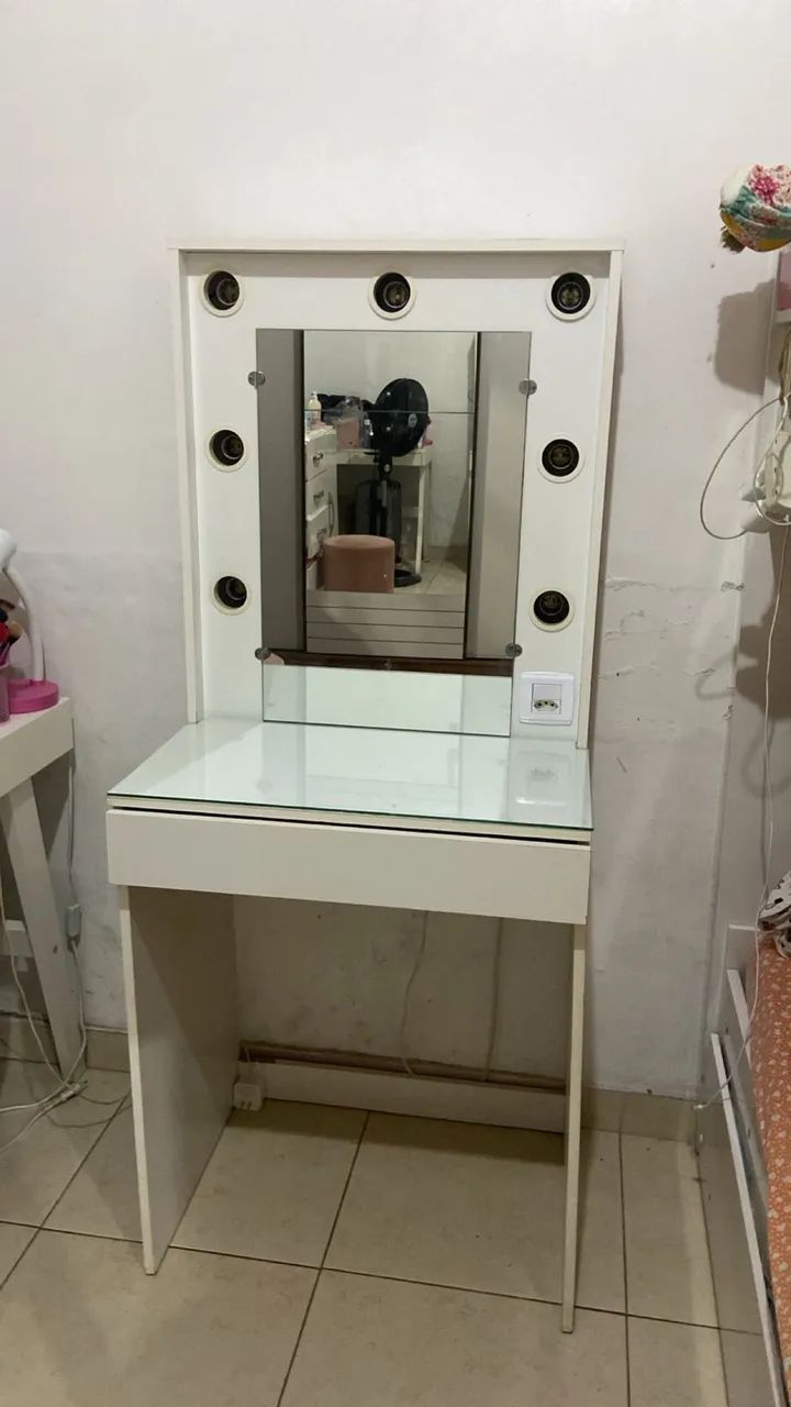 Dressing table with mirror and glass countertop