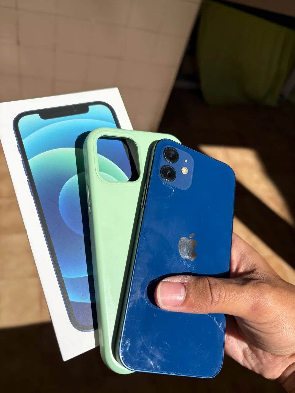 iPhone 12 64GB Azul - Com Caixa e Acessórios Originais - Celulares