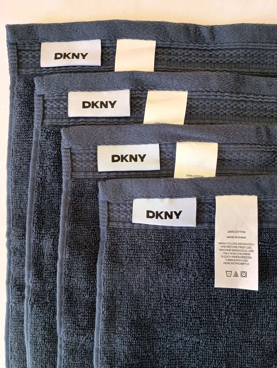 Conjunto de 4 toalhas DKNY Washcloth - Perfeitas para academia