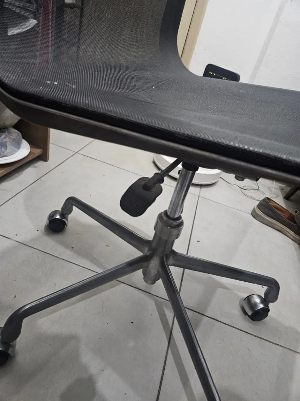 Cadeira Office Esteirinha Eames - Original Clássica Design (Preço de Desapego) - Foto 2