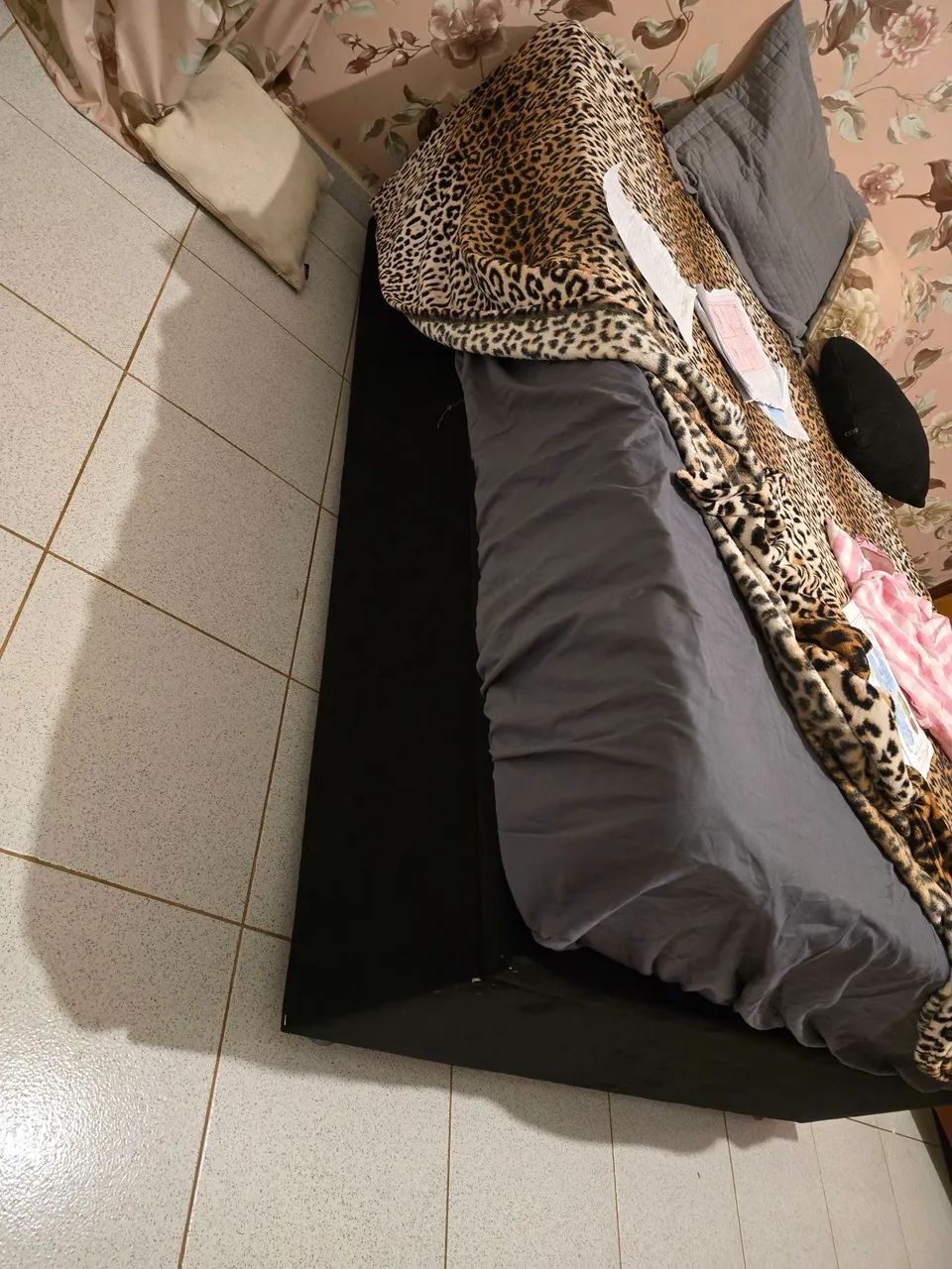 Vendo cama baú com colchão  - Foto 2