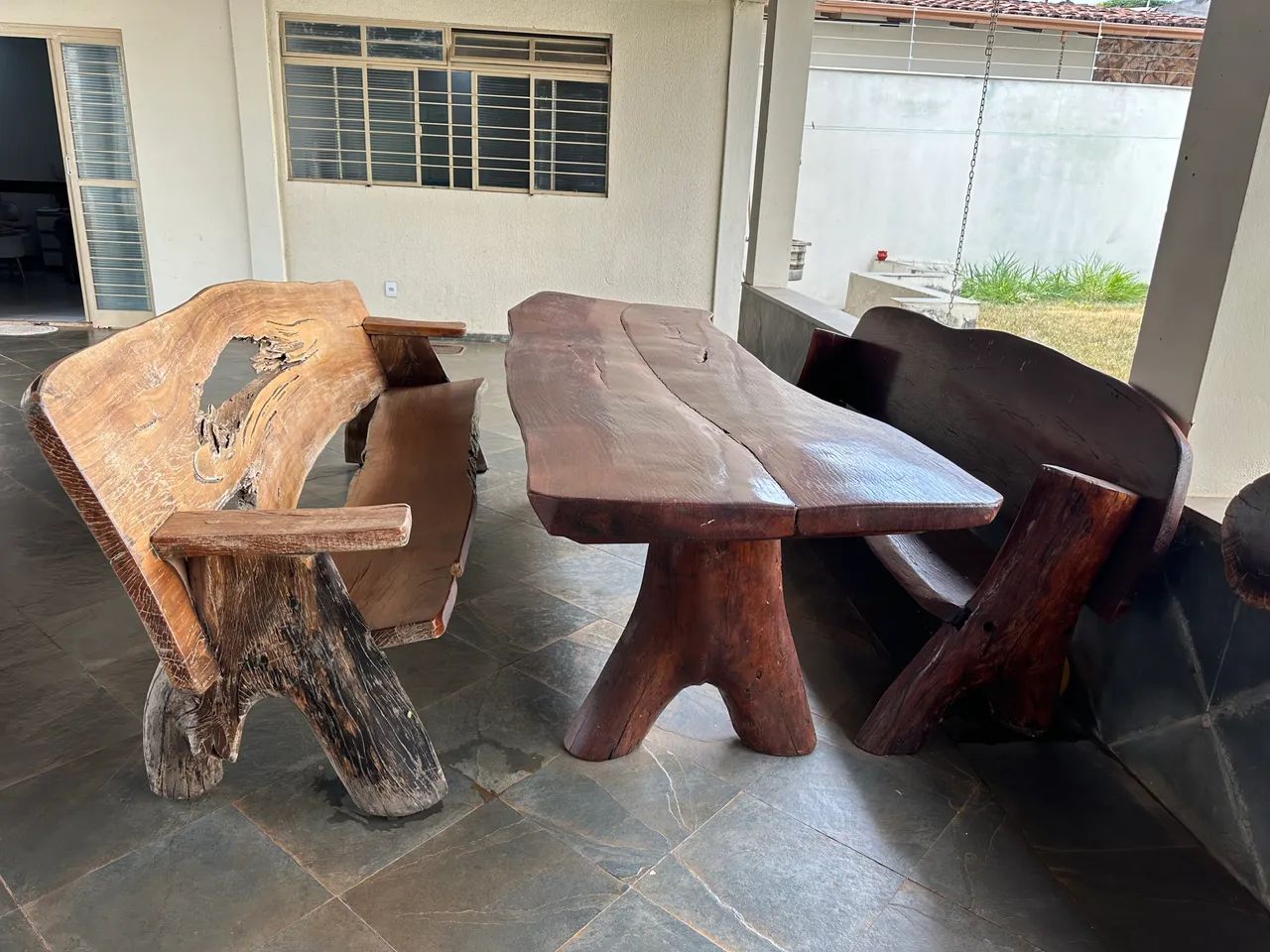 Mesa de madeira rústica 