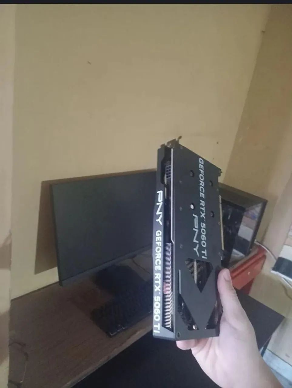 PLACA DE VÍDEO - RTX 5060 TI PNY - Foto 3