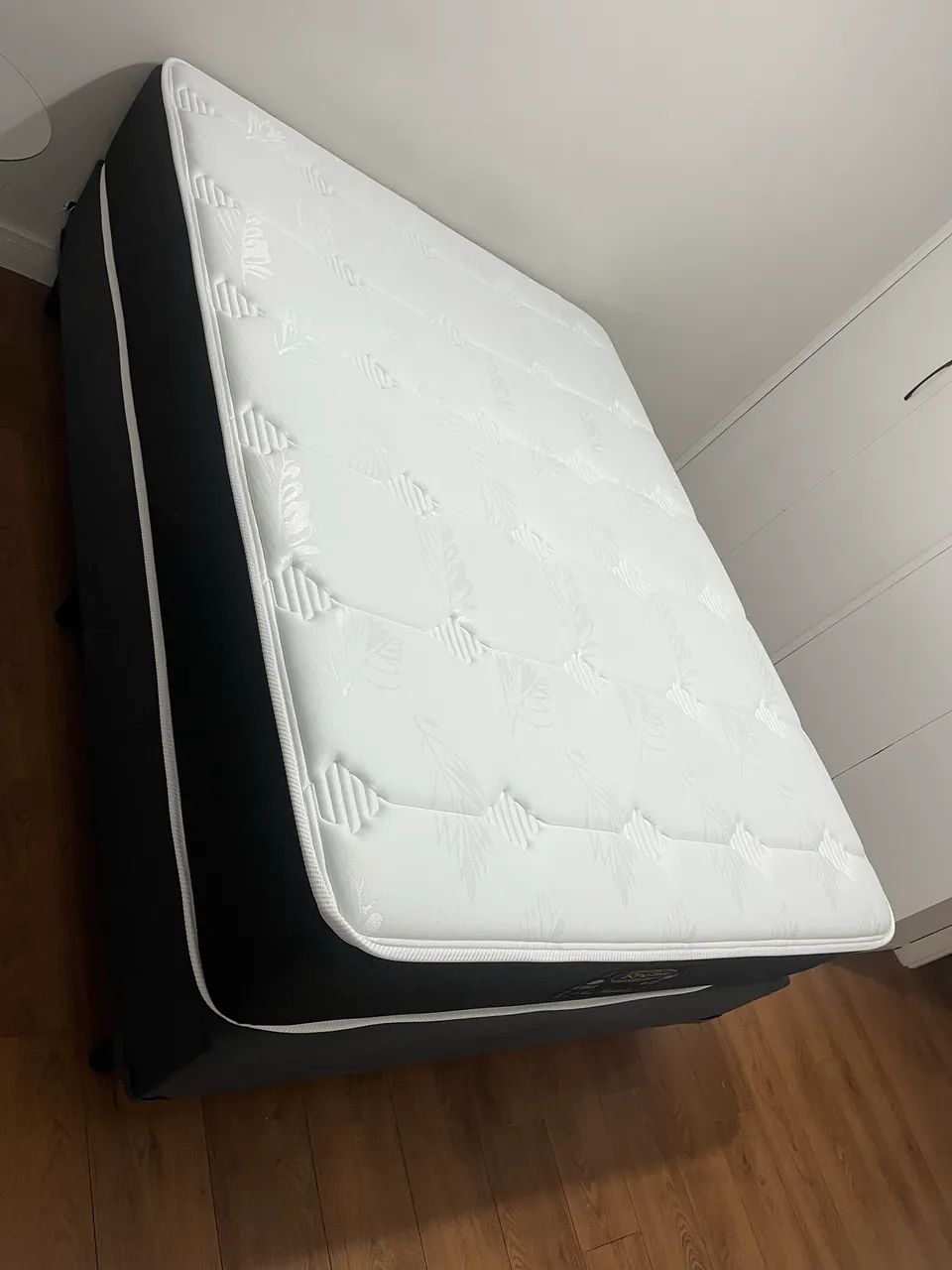Vende-se cama com colchão ortopédico nova - Foto 2