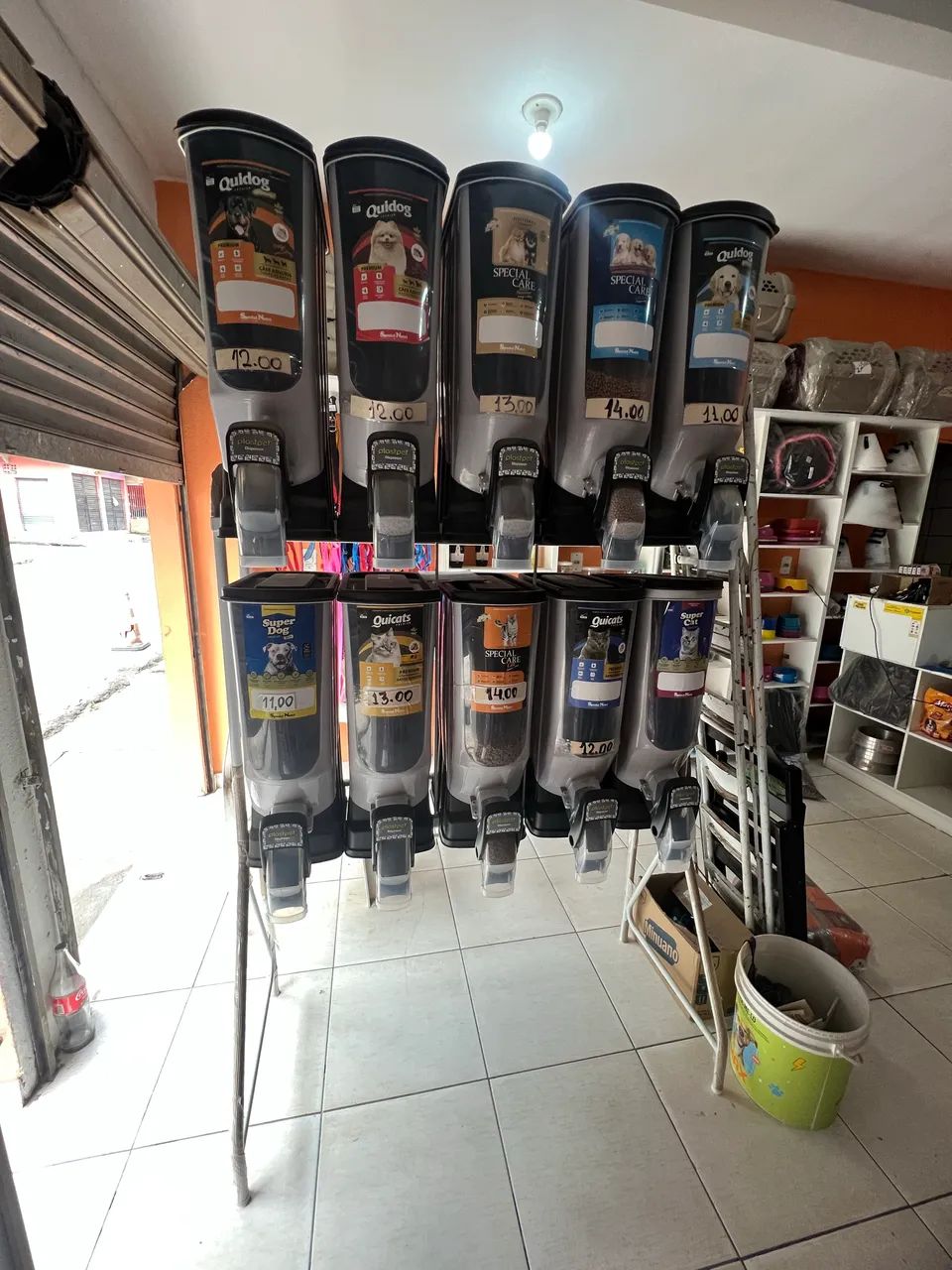 Dispenser para ração para loja