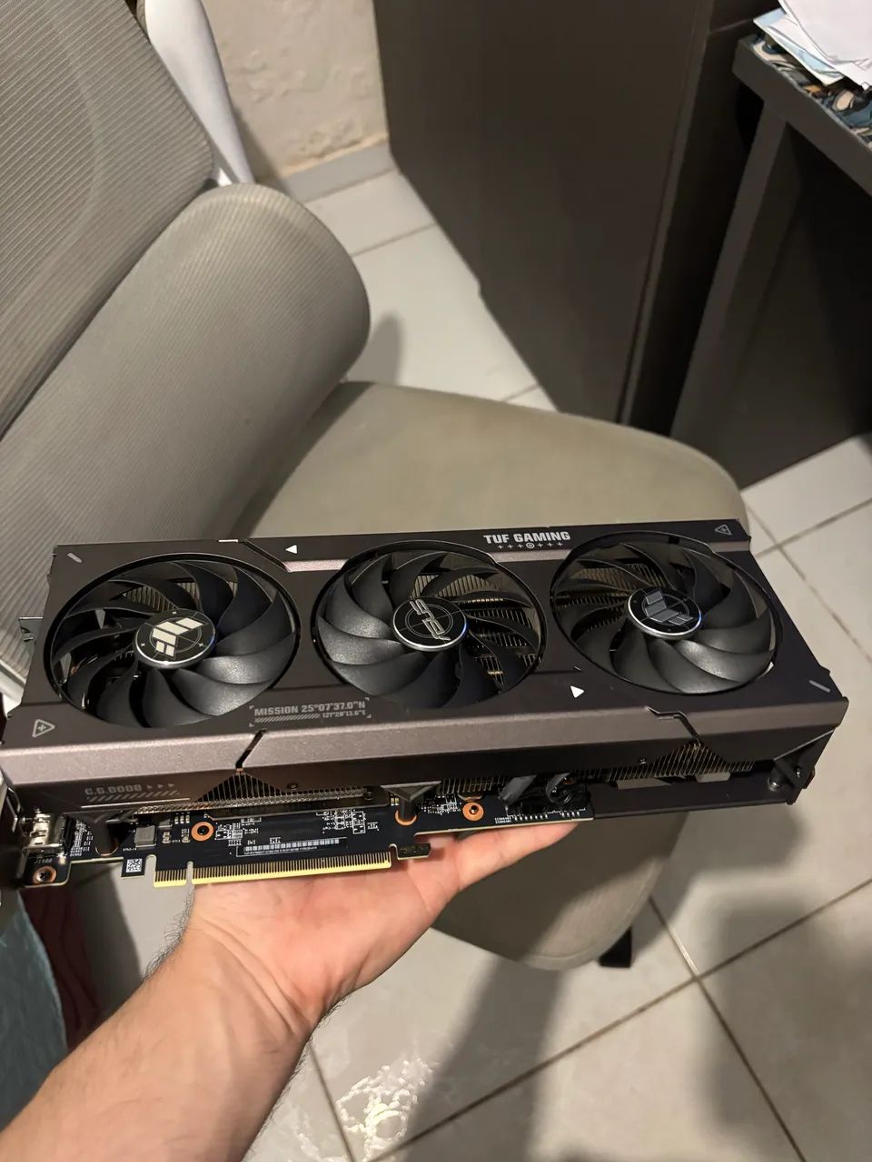 7600 XT 16 GB ASUS TUF  - Foto 2
