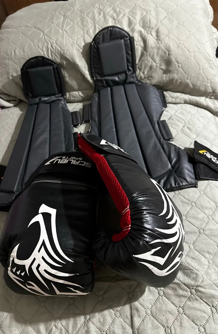 Kit de luvas e caneleiras muay thai 