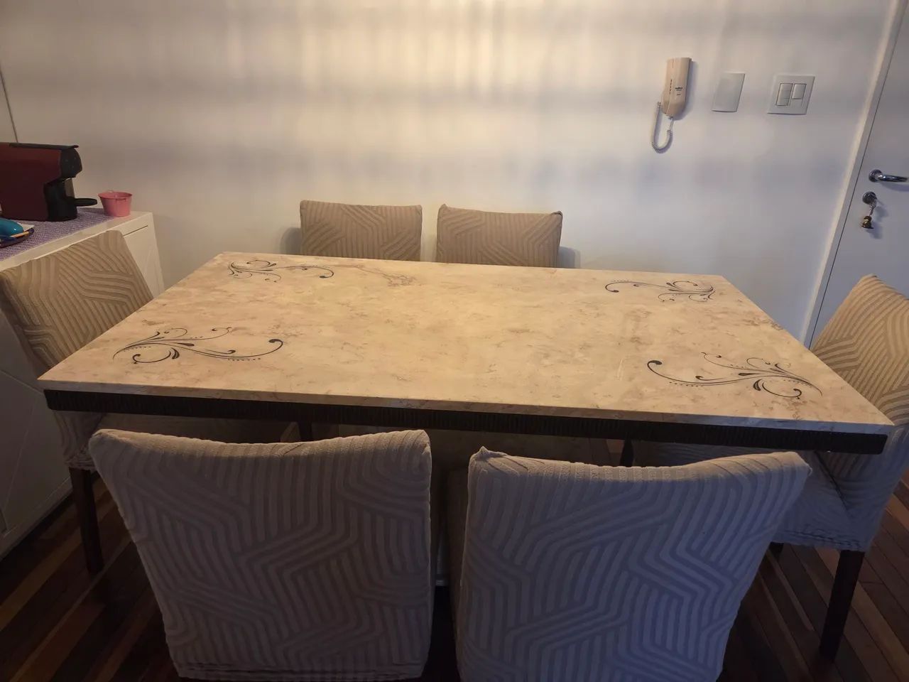 Vende se mesa de mármore travertino com 6 cadeiras - Foto 3