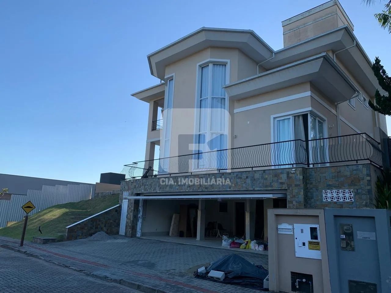 CASA EM CONDOMINIO FECHADO NO CACUPE