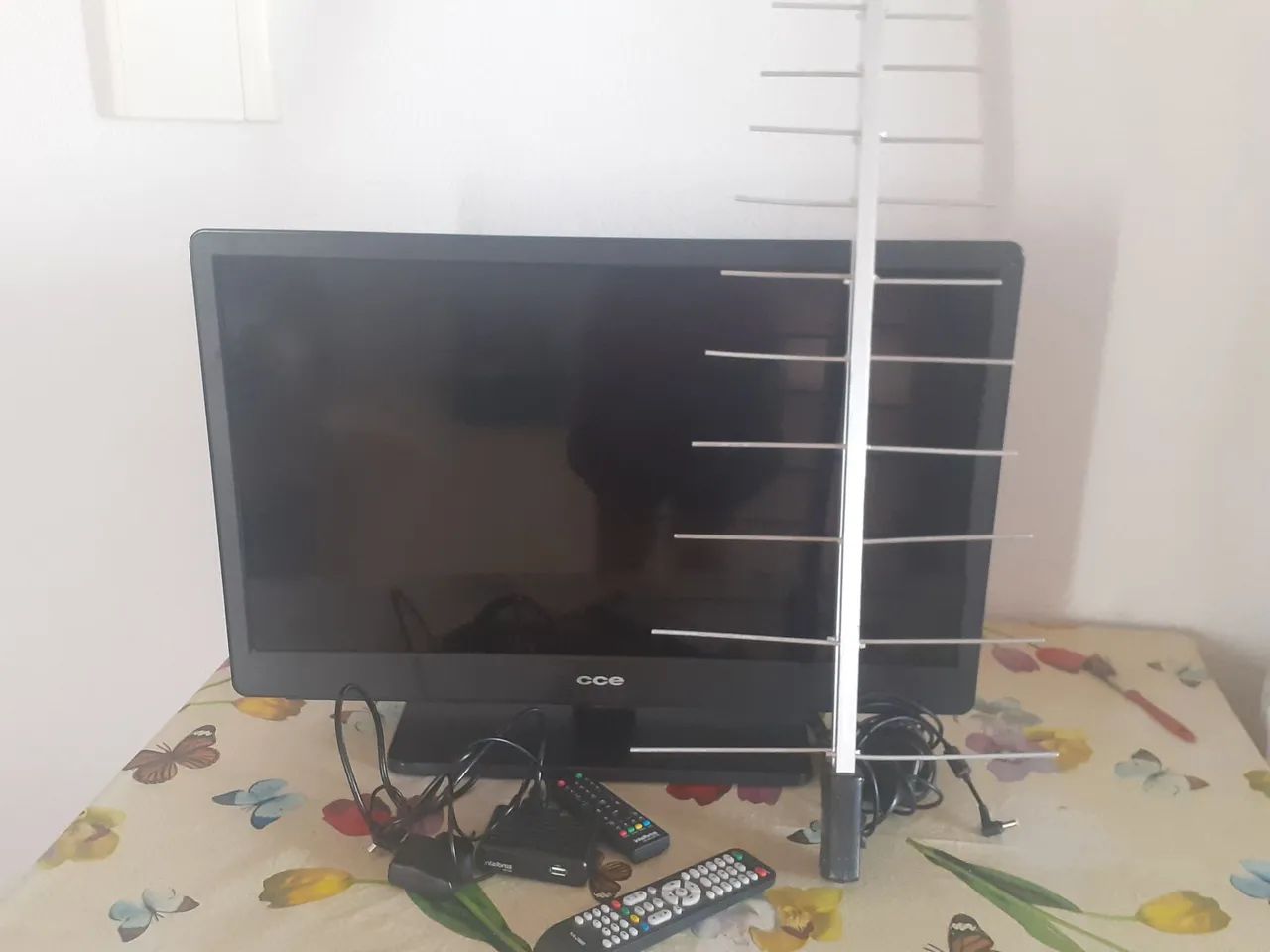 TV  CCE  com  Conversor e Antena  - Foto 3