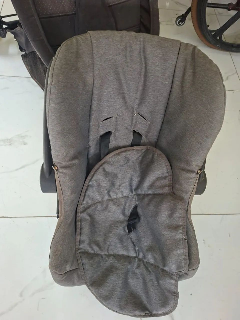 Carrinho de bebê com bebê conforto  - Foto 2