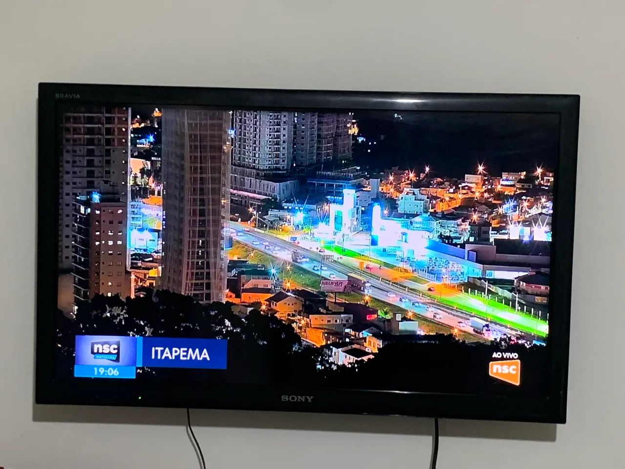 TV Sony Bravia 32" LED (Modelo KDL-32EX555) + Antena Digital - Perfeito Estado