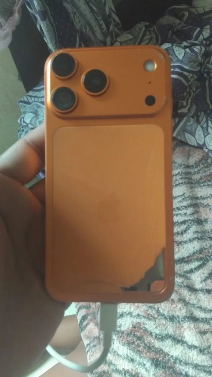Vendo iPhone XR carcaça do 17 pro - Foto 3