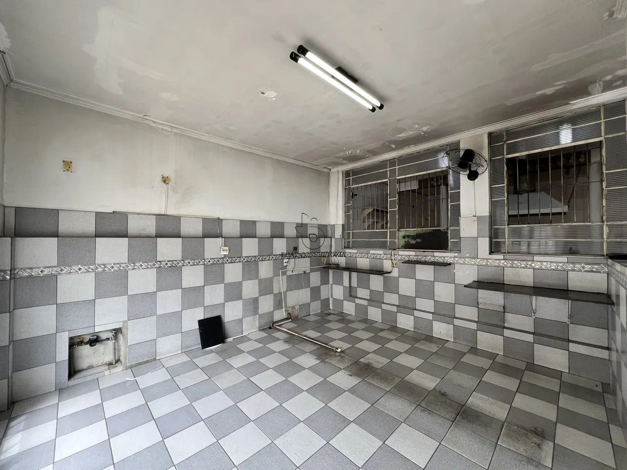 Ponto Comercial no Centro de Sorocaba: 18m Frontal e Tradição de 20 Anos - Foto 2