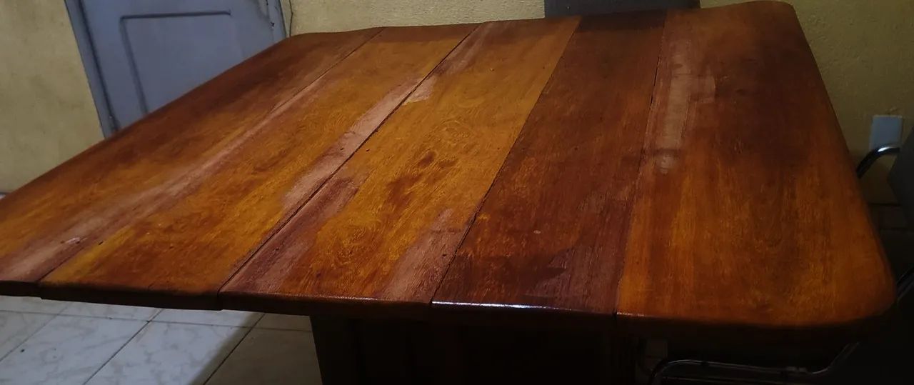 Mesa grande com 4 cadeiras  - Foto 2