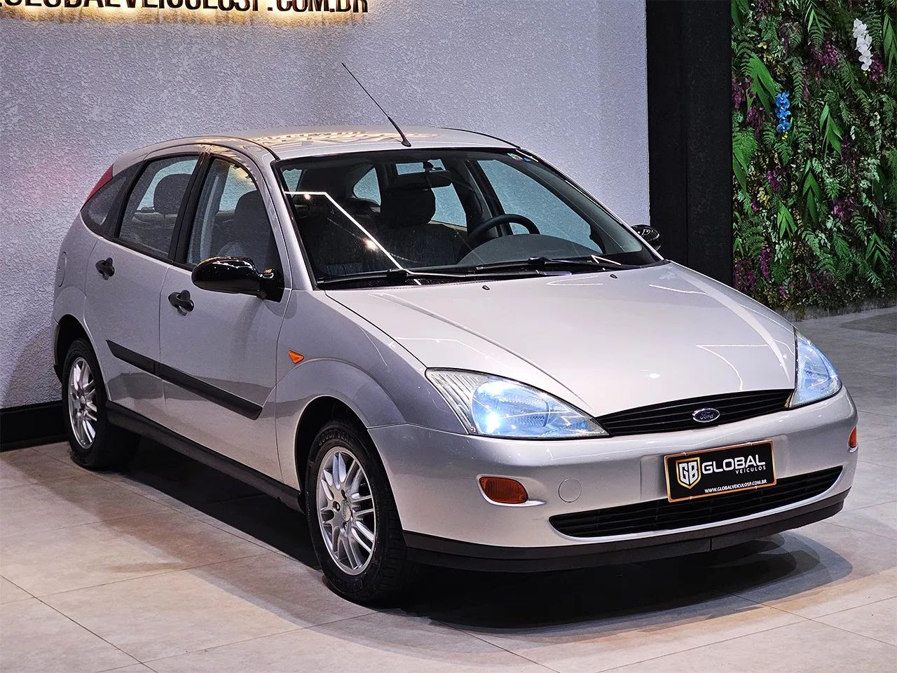 Ford Focus Focus 1.8 16V 5p 2001