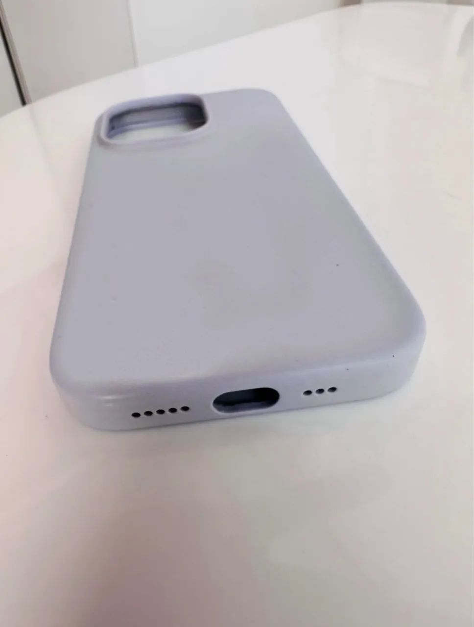 Capinha lilás de silicone iPhone 14 Pro - Foto 3