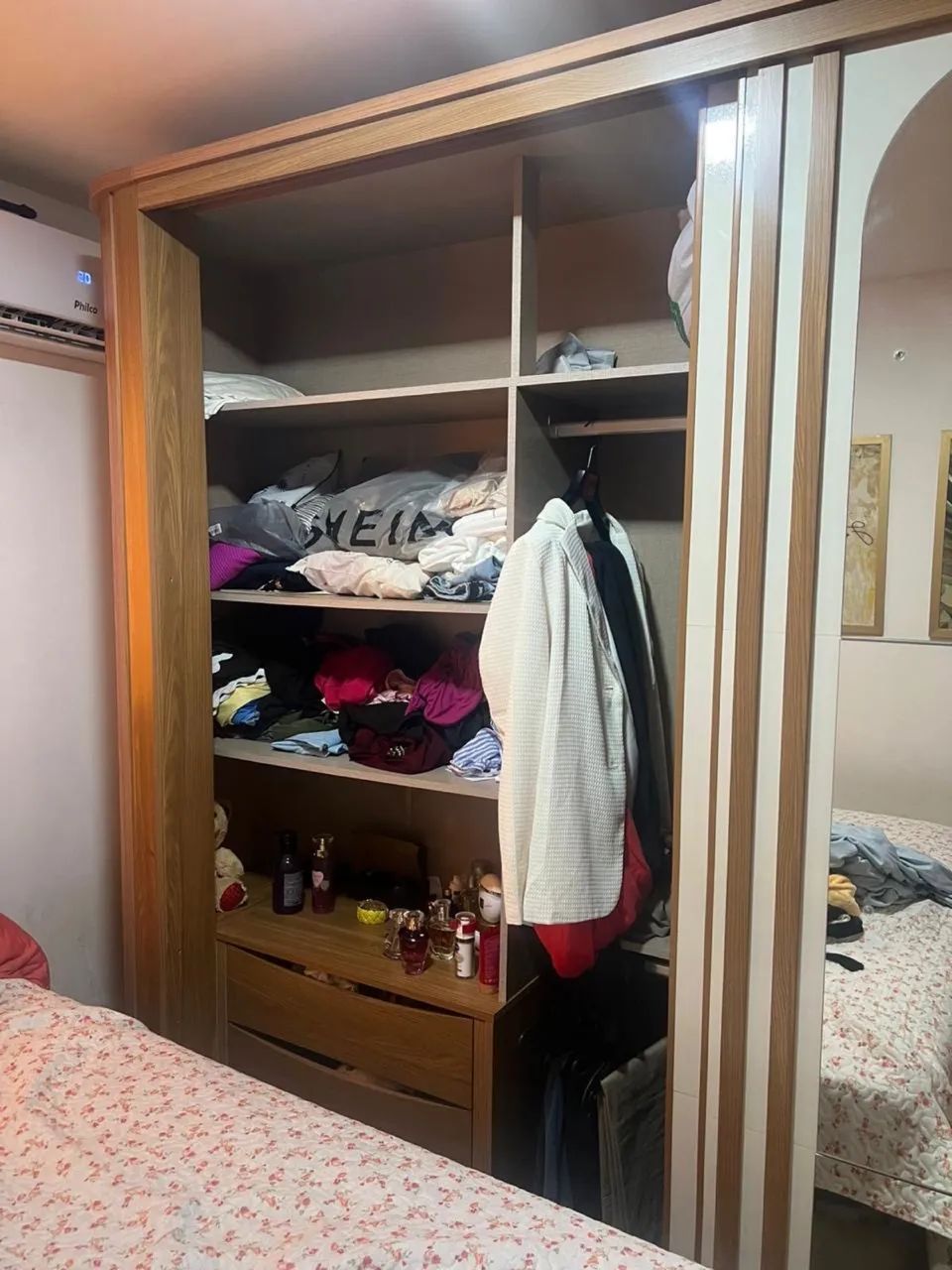 Guarda Roupa GRANDE em madeira legítima  - Foto 3