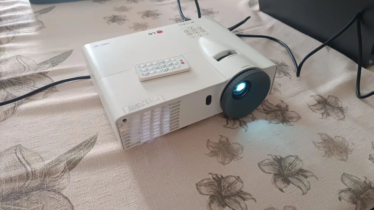 Projetor Multimídia LG, modelo BE325-SP usado, funciona perfeito  - Foto 2