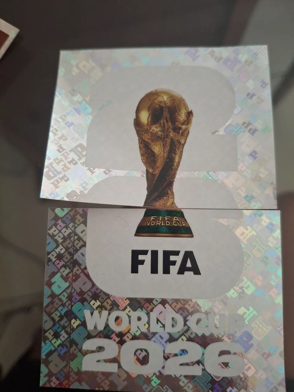 kit com duas figurinhas da taça da copa de 2026 original painini