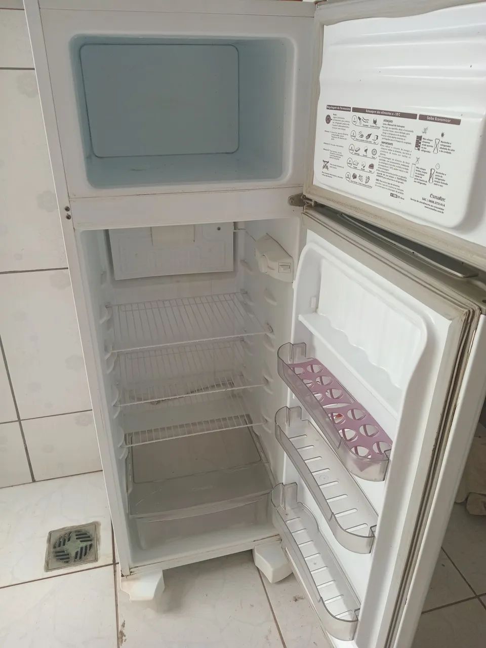 Vende se geladeira 