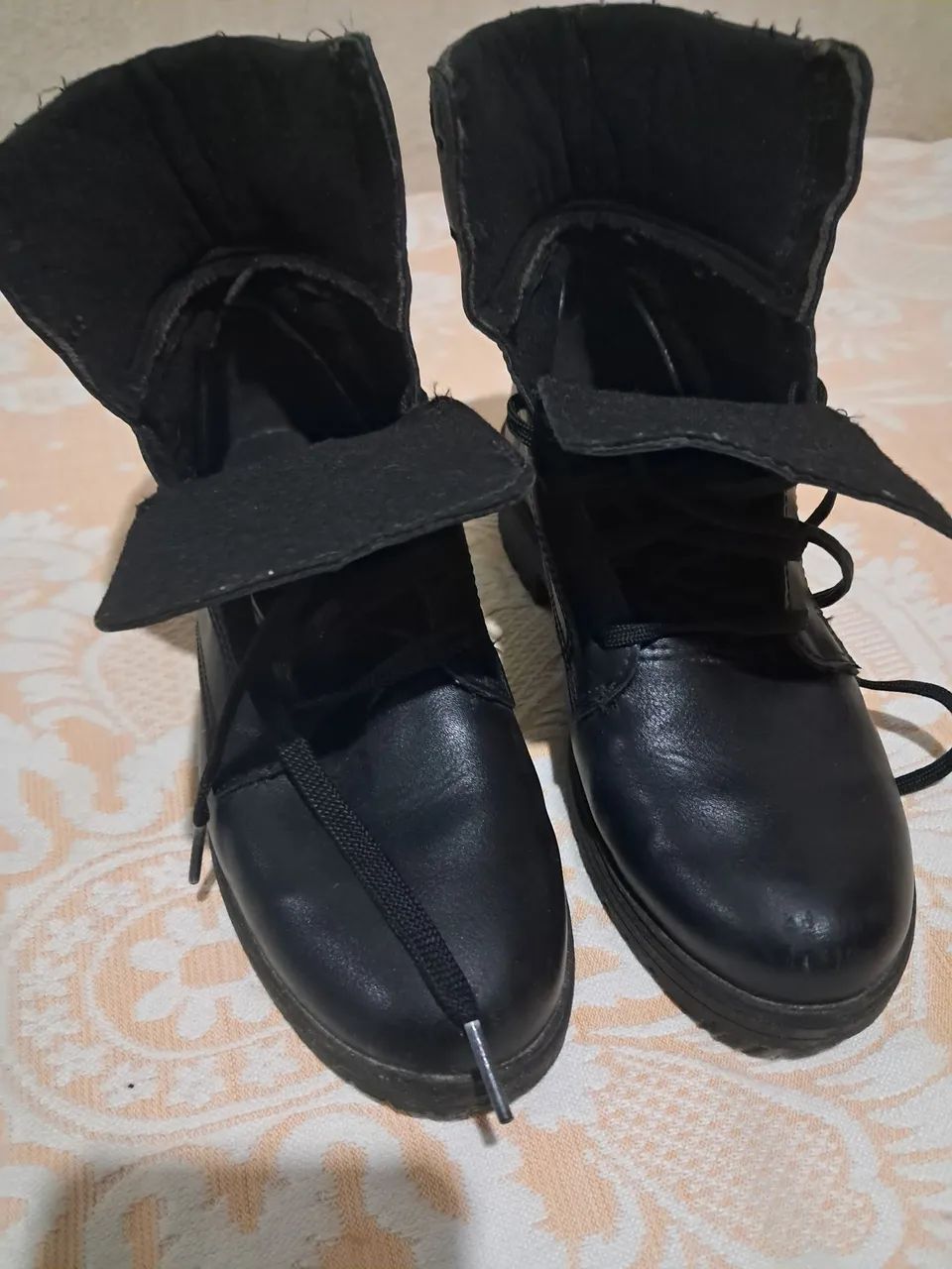 Bota feminina  tamanho  34