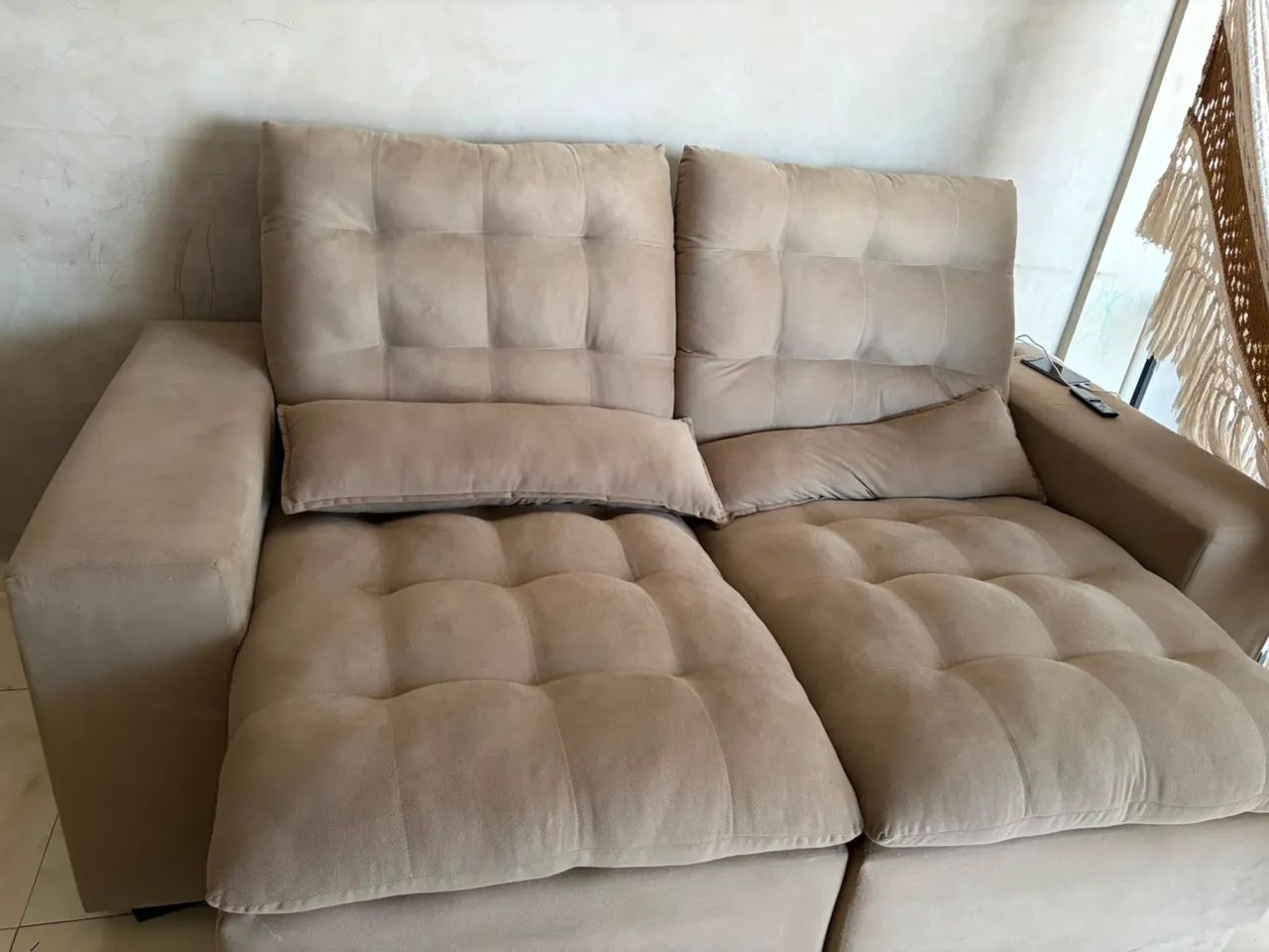 Lindo sofá confortável pra vender logo