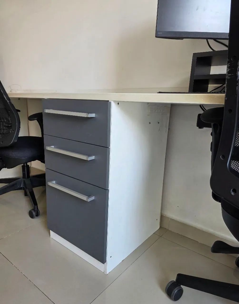 Bancada de escritório com gaveteiro - Foto 3