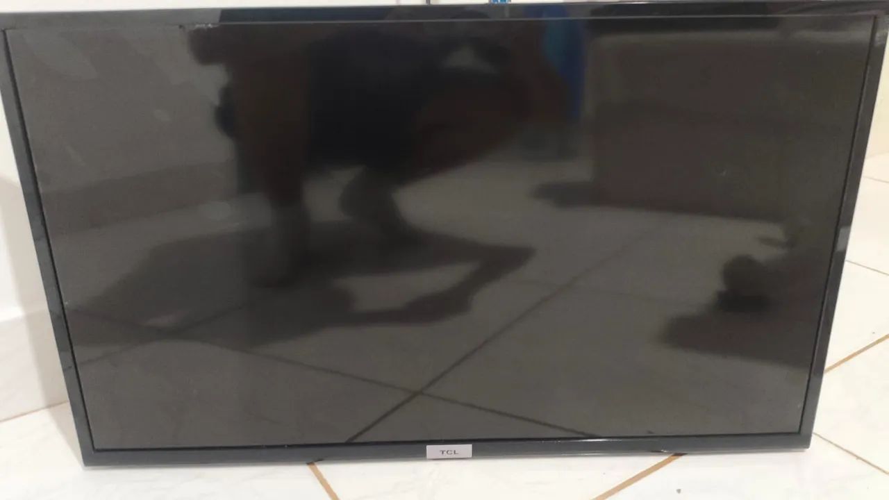 Tv TCL com tela quebrada - Foto 4