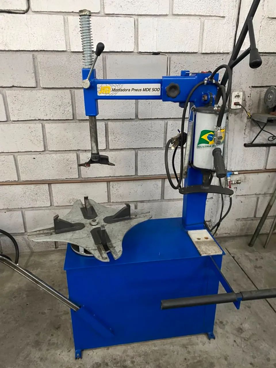 MONTADORA DE PNEUS 