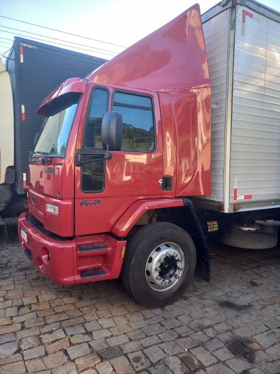 Caminhão 24/28 E