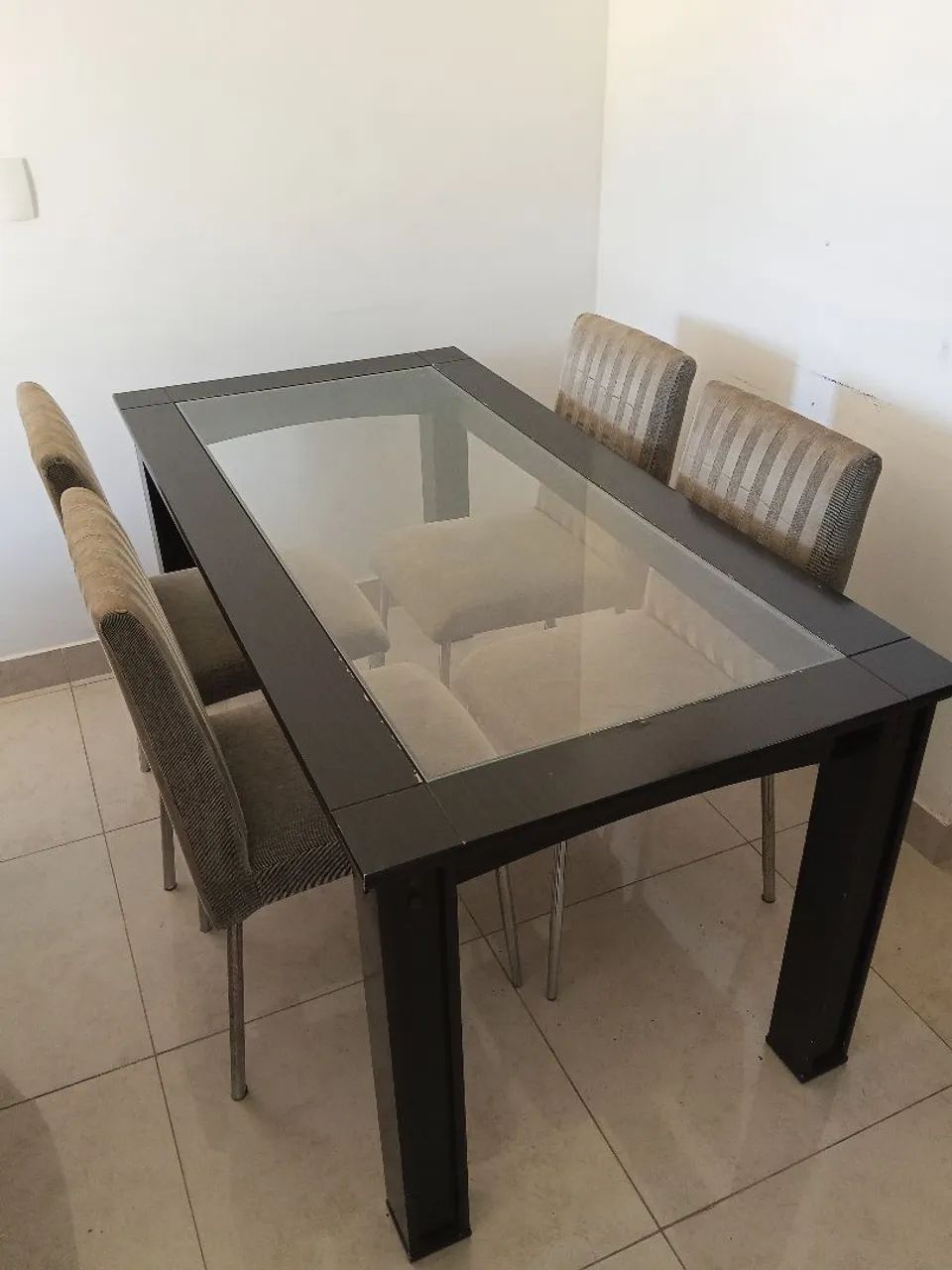 Mesa 6 lugares com 4 Cadeiras - Foto 3