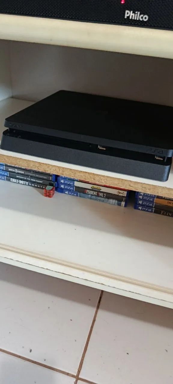 Ps4 1TB com 2 controles