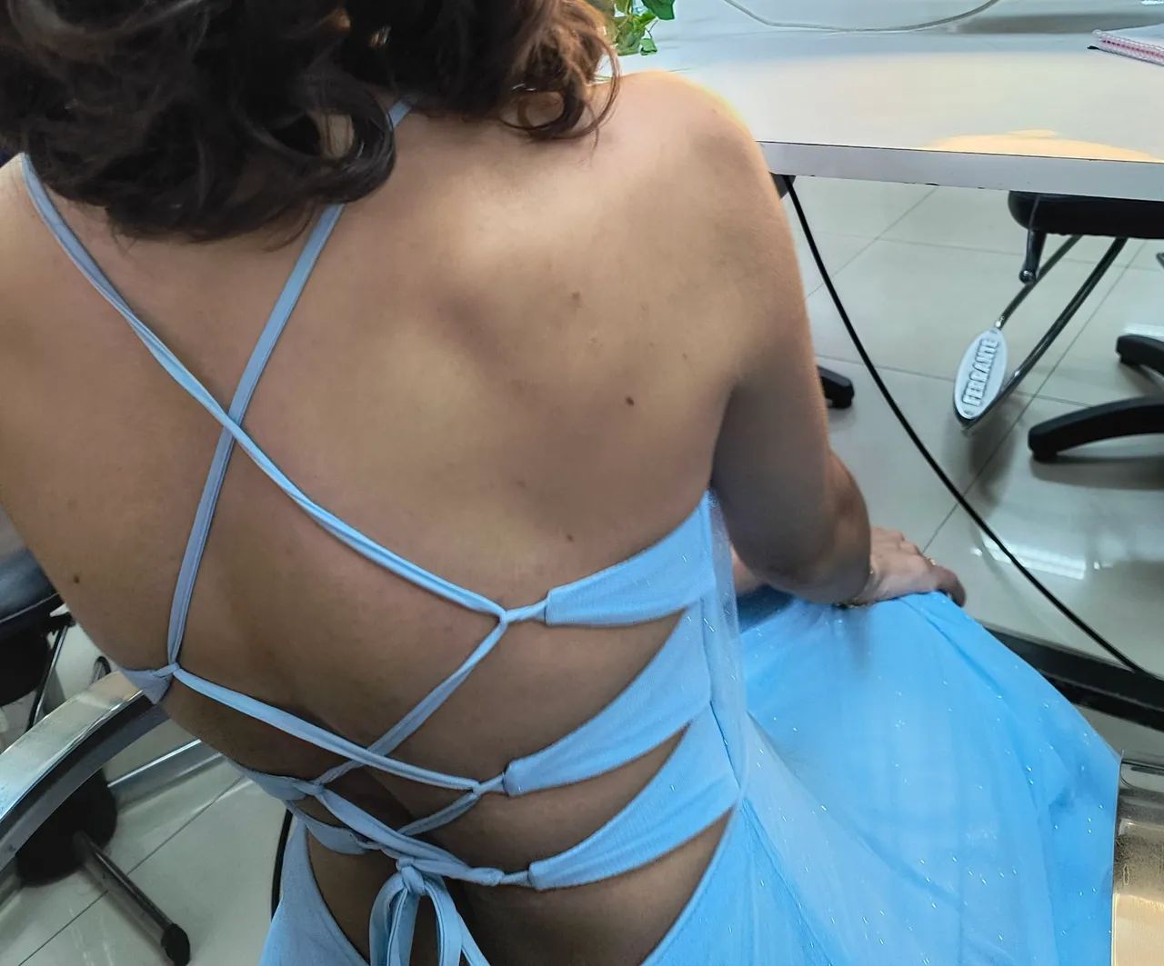 Vestido de festa azul claro com glitter - Foto 3