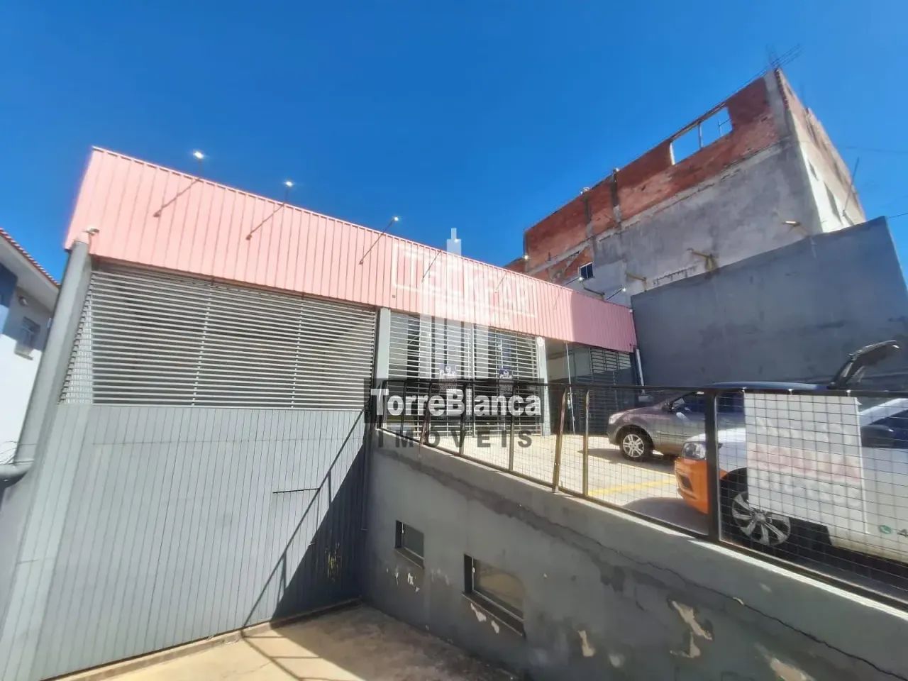 Galpão / Barracão para locação, 1100 m², 5 salas, 4 banheiros, Estacionamento com 20 vagas