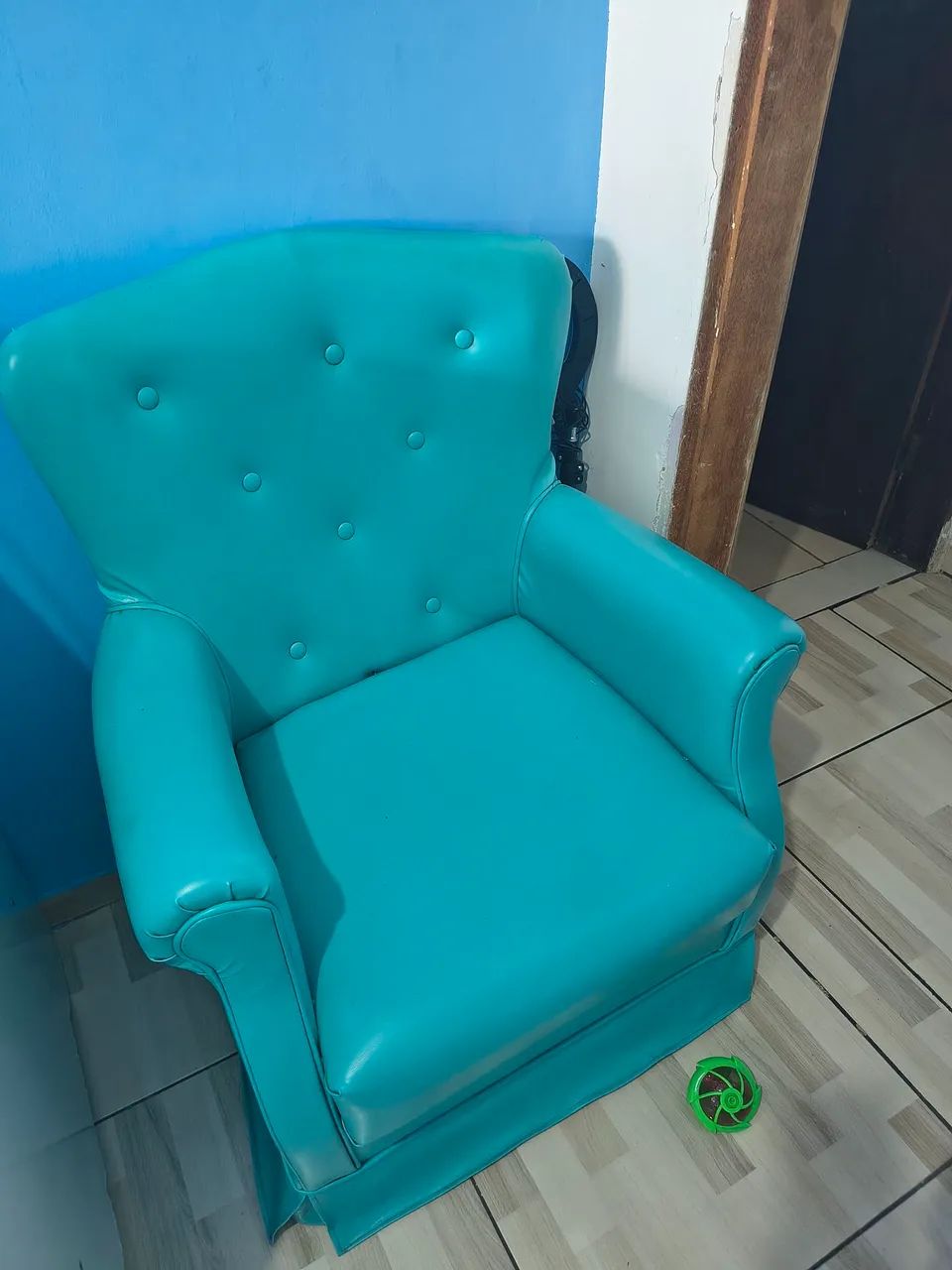 Poltrona Amamentação Com Balanço E Puf Manu Corino Azul Mar. - Foto 3